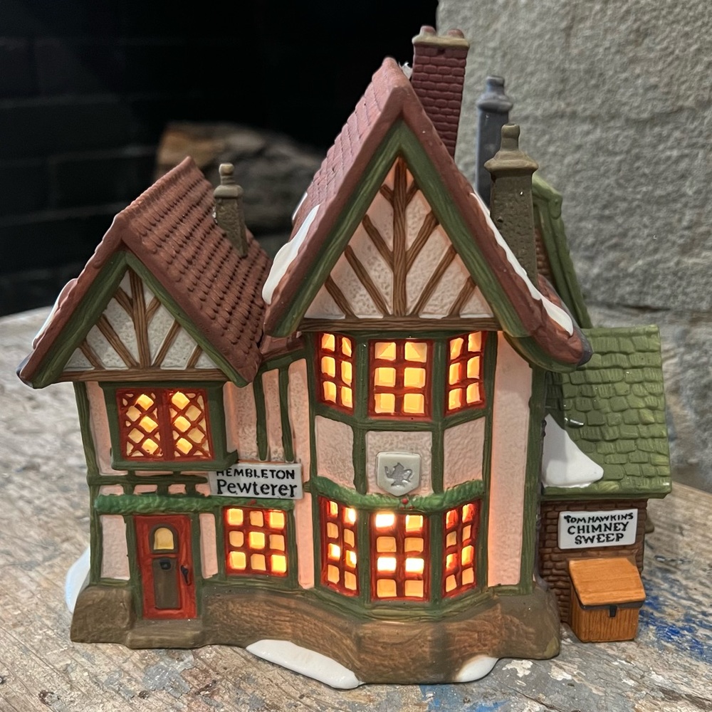 Dept 56 Hembleton Pewterer Heritage Village Collection Retired 5800-9 Dickens